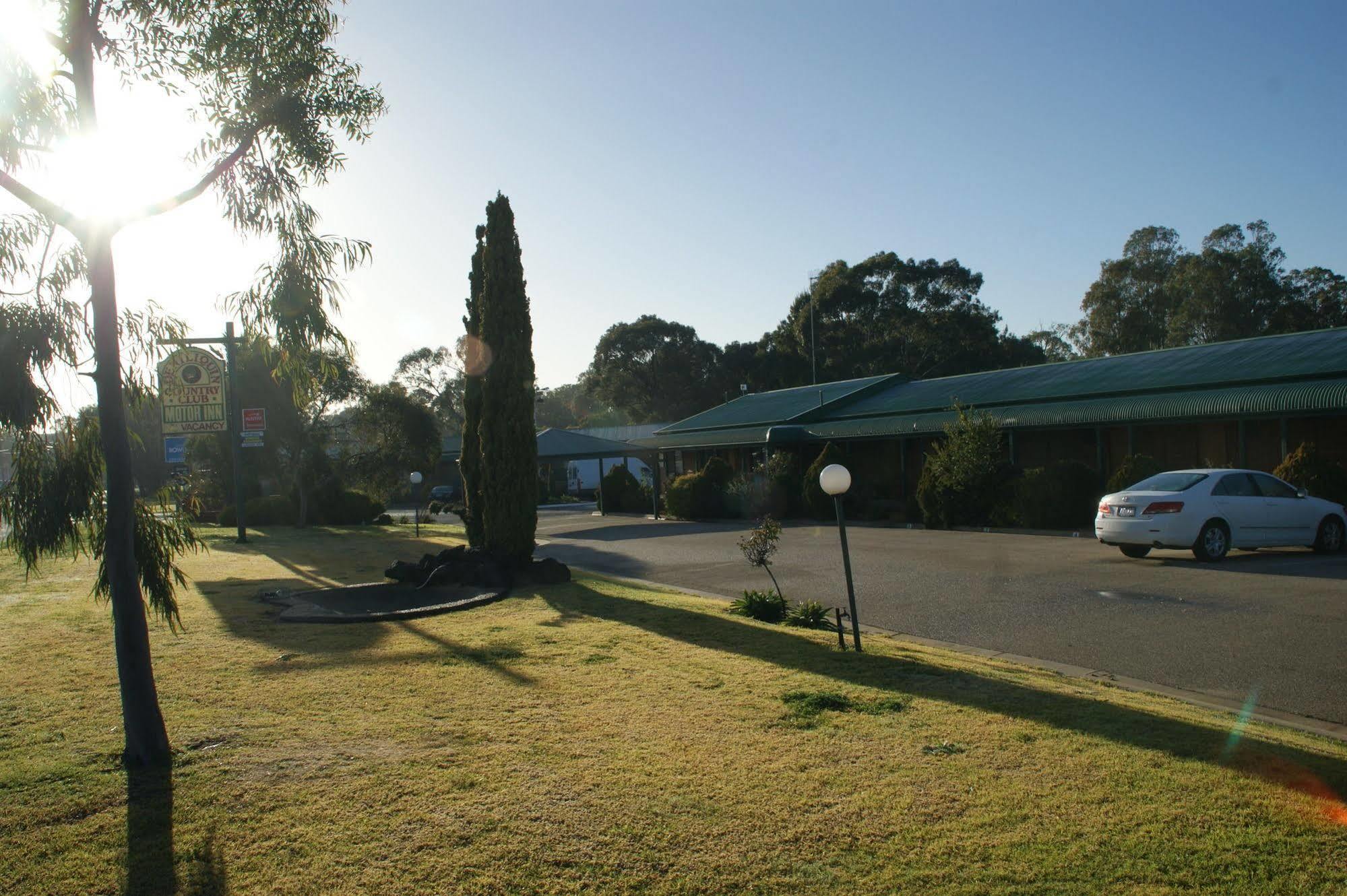 Country Club Motor Deniliquin